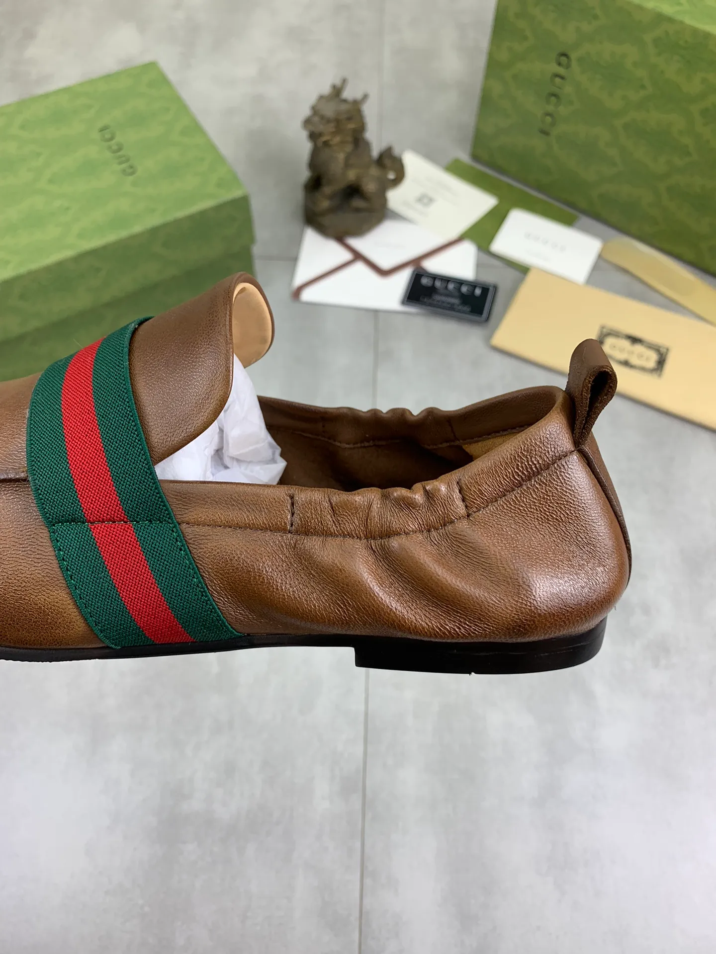 Men's Men's Shoes💰P520💰【New Style】Water-dyed Niuli Gucci's most popular selection of lazy slip-on leather shoes (Gucci) official website latest Gucci lazy leather shoes, hot style 💥 simple and elegant style, exclusive for trendy men. Unique official website latest brand original double G embossing Elements 👑 Original Gucci decoration, fashionable and elegant, fabric original calfskin ✅ fully imported first-layer cowhide lining, official website designated wear-resistant, rubber business outsole, classic model taken at the counter in real life 🎬38-44 black brown optional